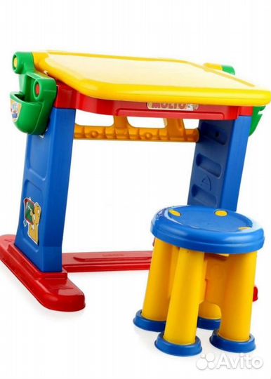 Столик парта и мольберт