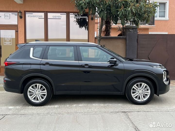 Mitsubishi Outlander 2.5 CVT, 2023, 50 км