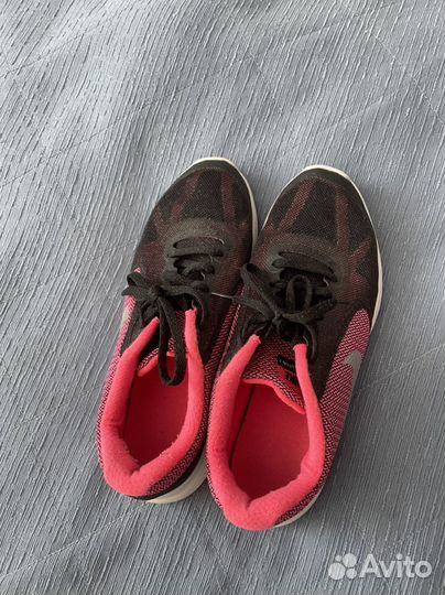 Кроссовки женские