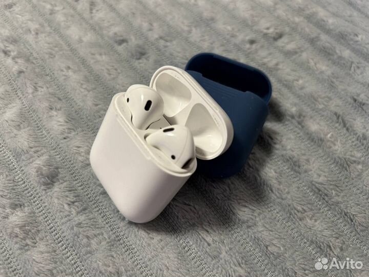 Apple AirPods 2 (оригинал, почти новые)