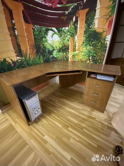 Компьютерный стол