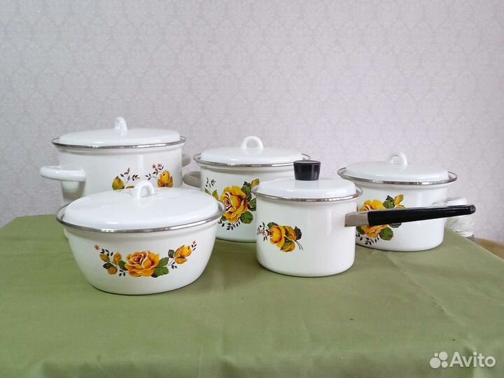 Набор эмалированных кастрюль новый