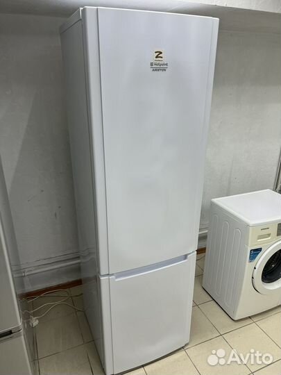 Холодильник hotpoint ariston бу No Frost