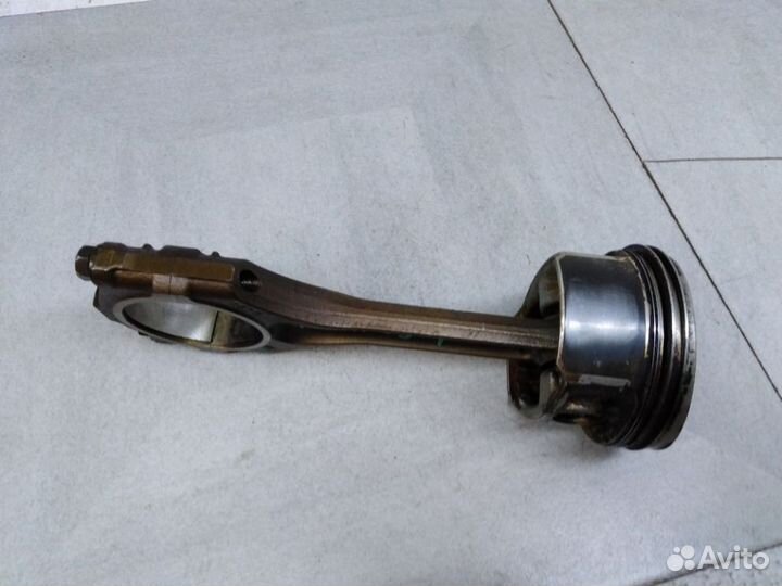 Поршень с шатуном 022107065AA