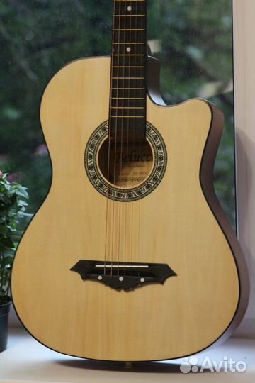 Акустическая гитара натуральная