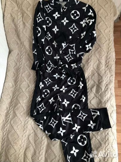 Спортивный костюм женский