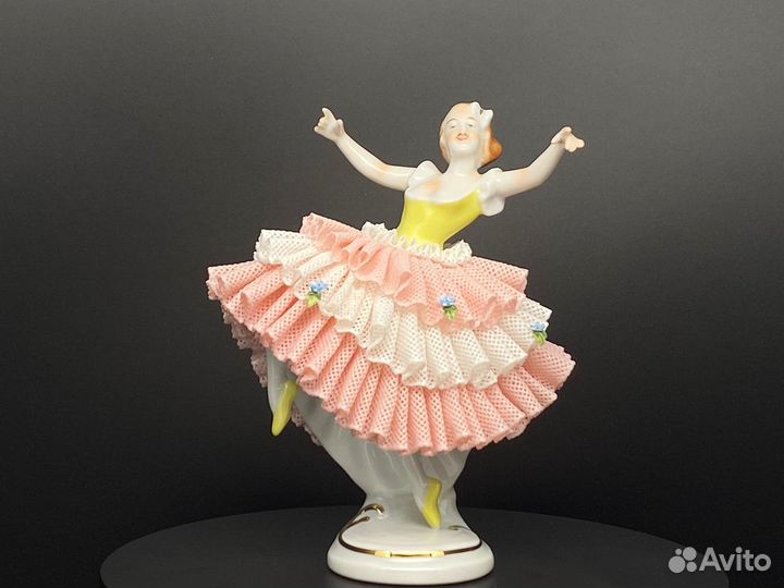 Кружевная фарфоровая статуэтка Unterweissbach