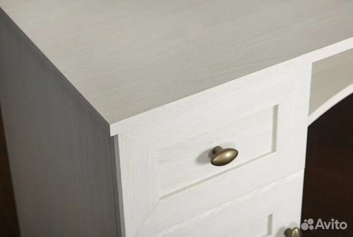 Туалетный столик