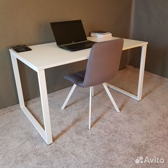 Письменный стол Лофт 140*80 см. Белые ножки