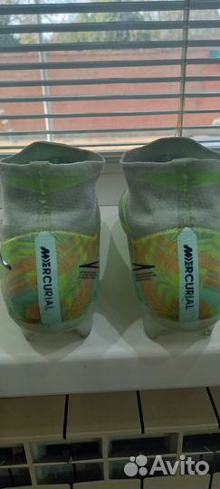 Футбольные бутсы nike