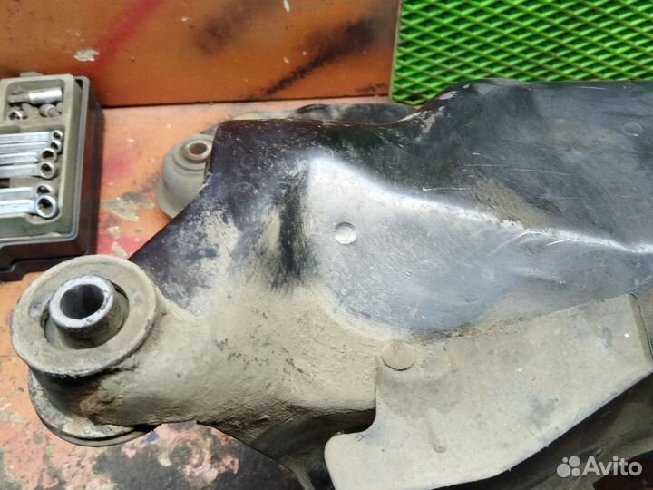 Передний подрамник Mitsubishi Galant 8