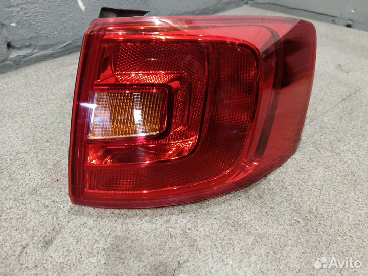 Задний правый фонарь оригинал для VW Jetta 6