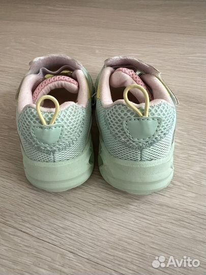Кроссовки для девочки