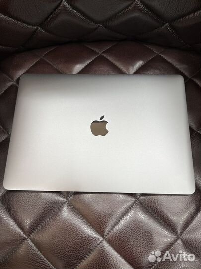 Apple MacBook Pro 13 retina 2017 with Touch bar