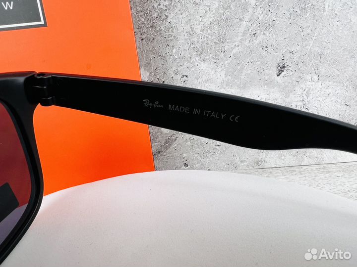 Солнцезащитные очки Ray ban