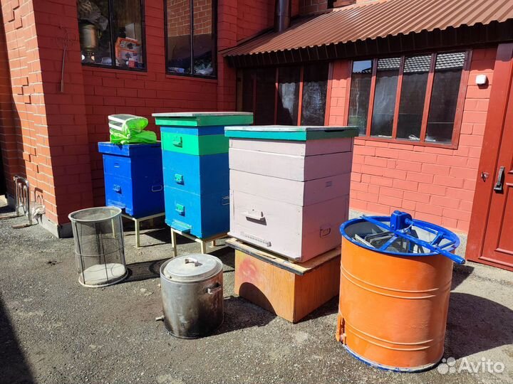 Ульи для пчел, пчелоинвентарь