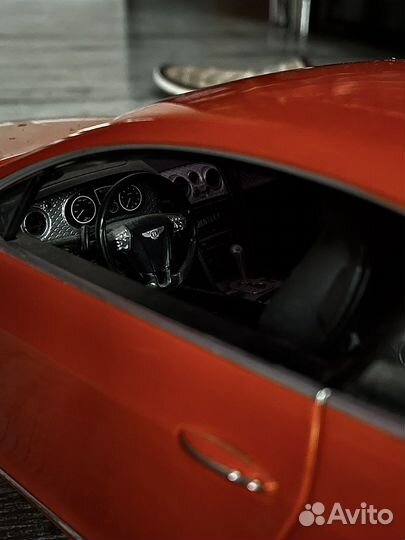 Машина Bentley на радиоуправлении 1/14