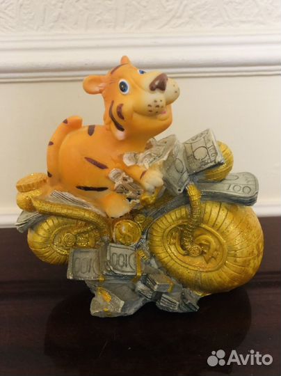 Фигурки статуэтки