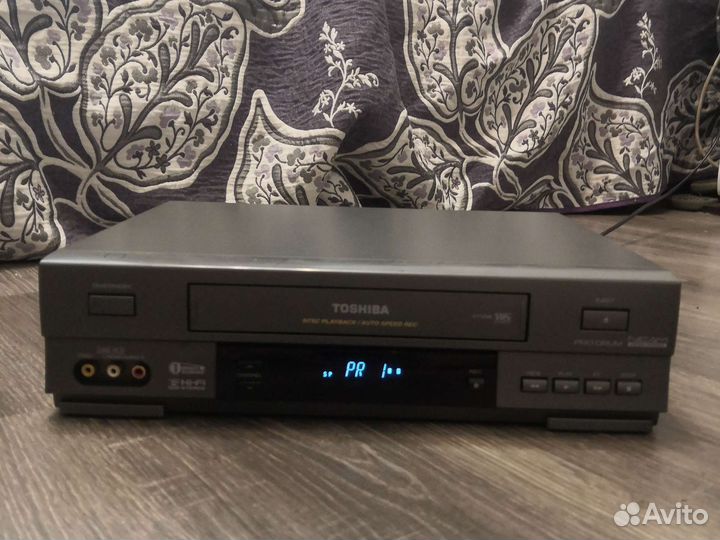 Видеомагнитофон Toshiba V-710W