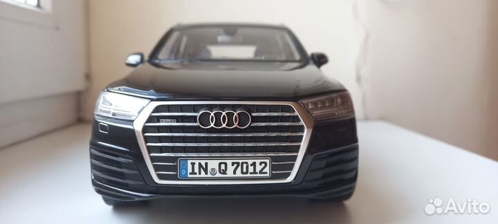 Audi Q7 1:18 Minichamps