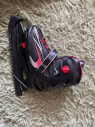 Коньки хоккейные/ледовые