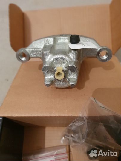 Суппорт задний левый Mitsubishi Pajero III