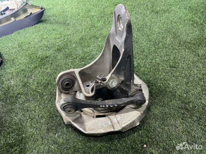 Кулак поворотный задний левый Bmw X5 E70 N52B30