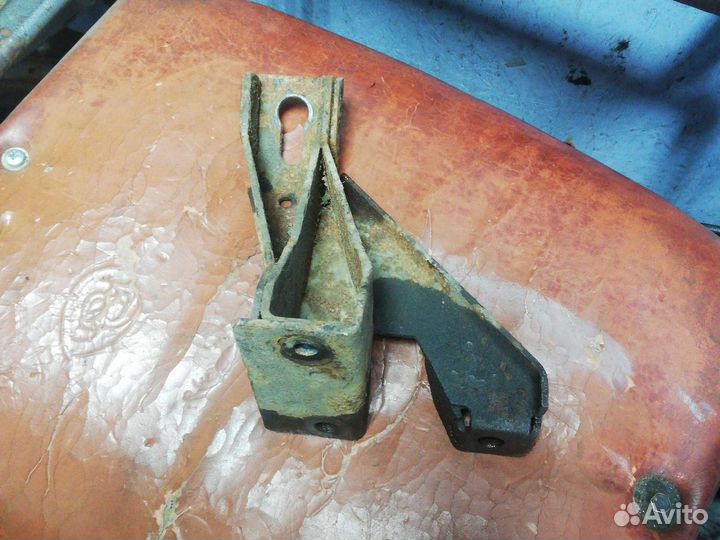 Кронштейн двигателя Нива Шевроле