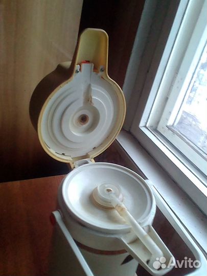 Термос с помпой