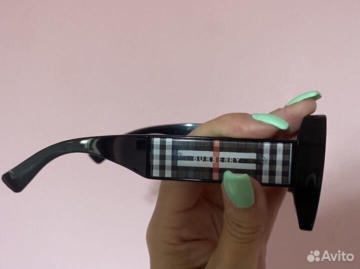 Солнцезащитные очки Burberry