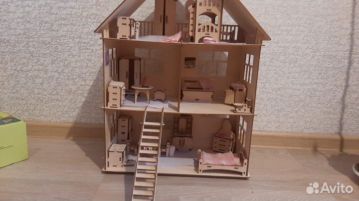 Кукольный домик с мебелью
