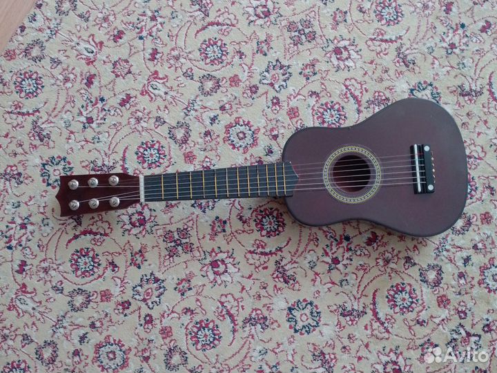 Гитара маленькая