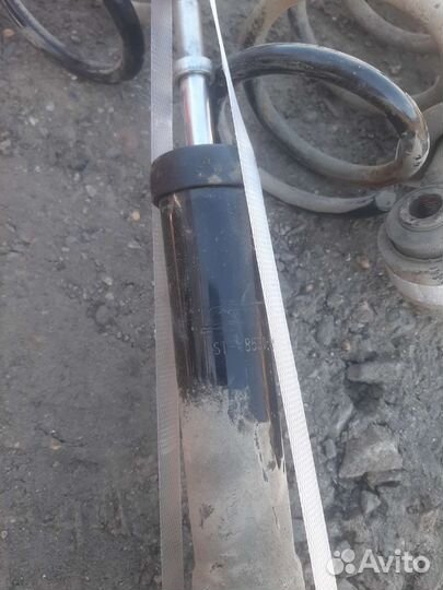 Амортизаторы с пружинами