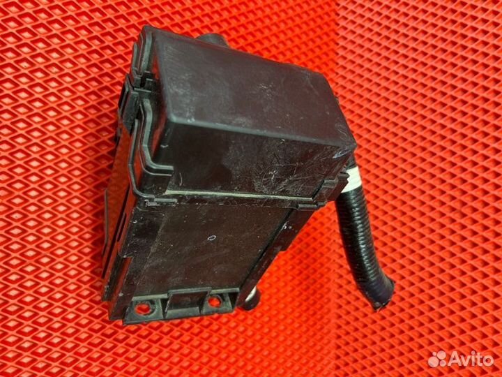 Блок предохранителей под капот Nissan Note HE12