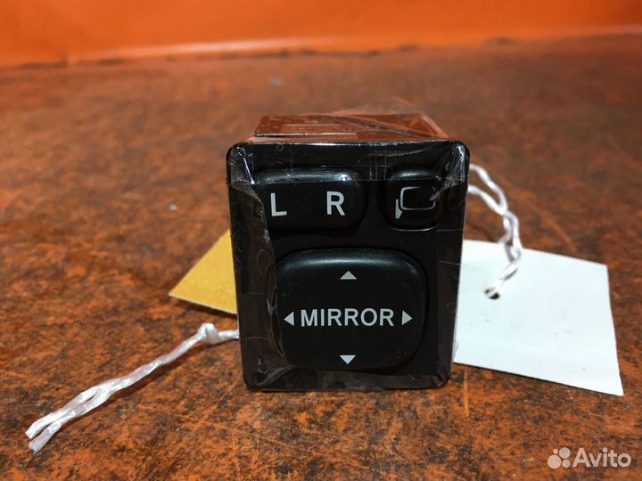 Блок упр-я зеркалами Toyota Ractis NCP100