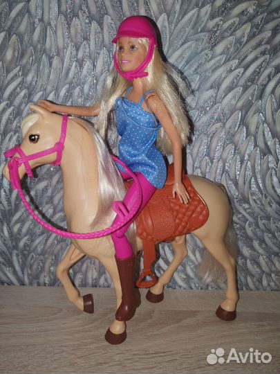 Кукла Barbie на лошади