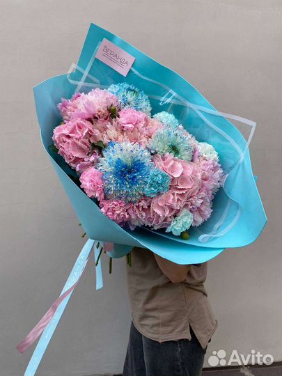 Букет из гортензий и пионов