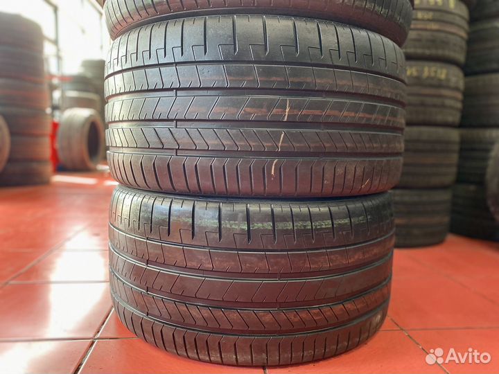 Pirelli P Zero PZ4 275/35 R21 и 315/30 R21
