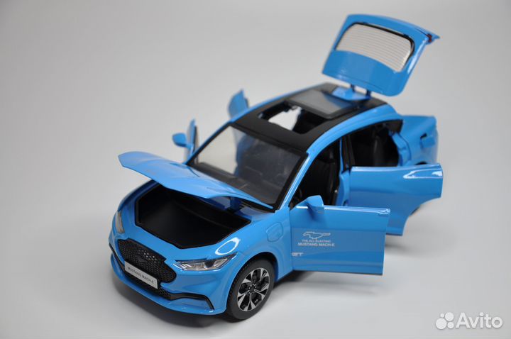 Модель автомобиля Ford Mustang Mach-E GT металл