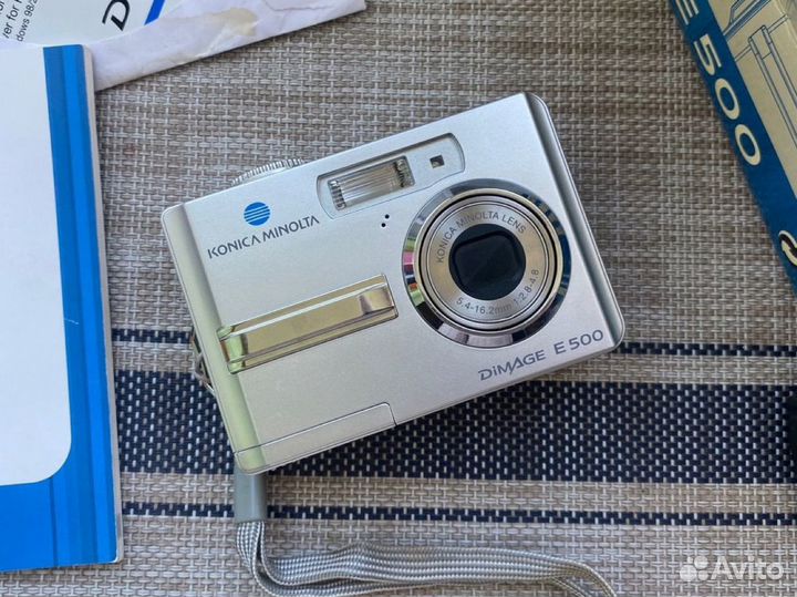 Винтажный фотоаппарат konica minolta dimage E500