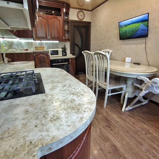 3-к. квартира, 70,8 м², 2/5 эт.