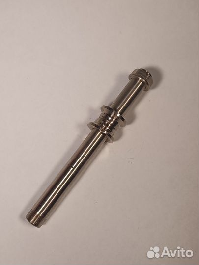 Ось заднего колеса в сборе GR7