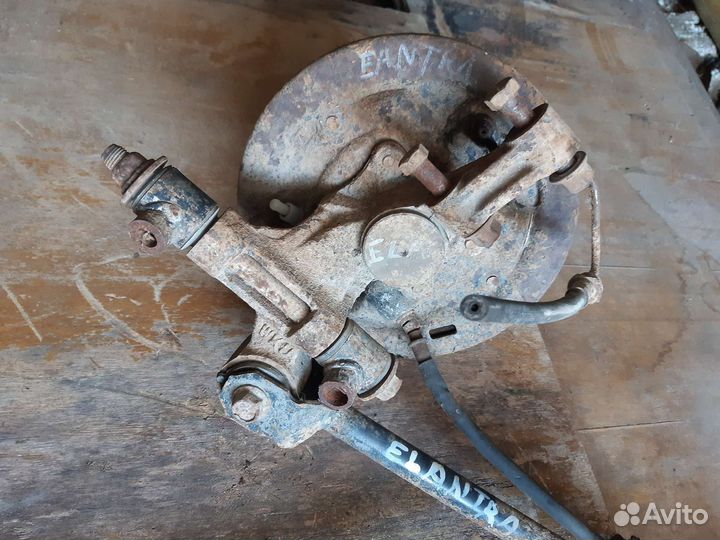 Кулак задний левый hyundai elantra 2001 г