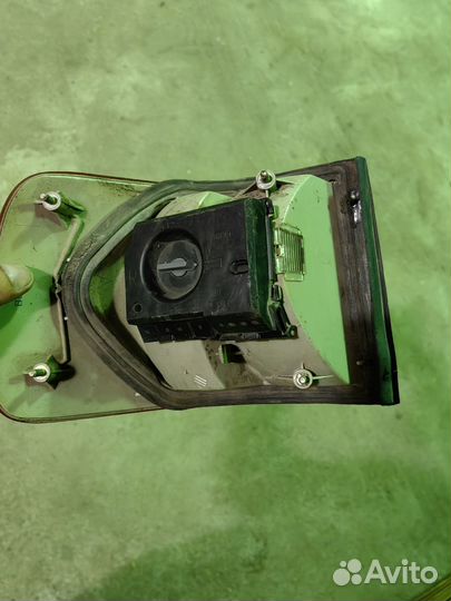 Продам б/у задний правый фонарь на Audi 80