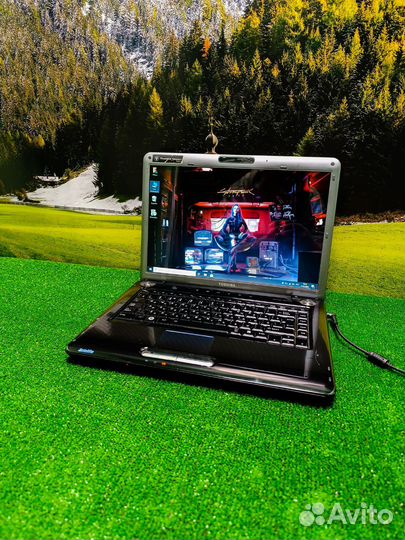 Супер быстрый ноутбук Toshiba для работы и учёбы