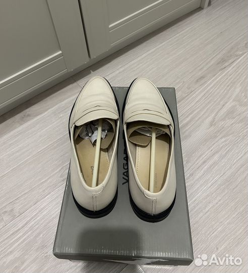 Лоферы vagabond кожаные 38 р-р кремовые