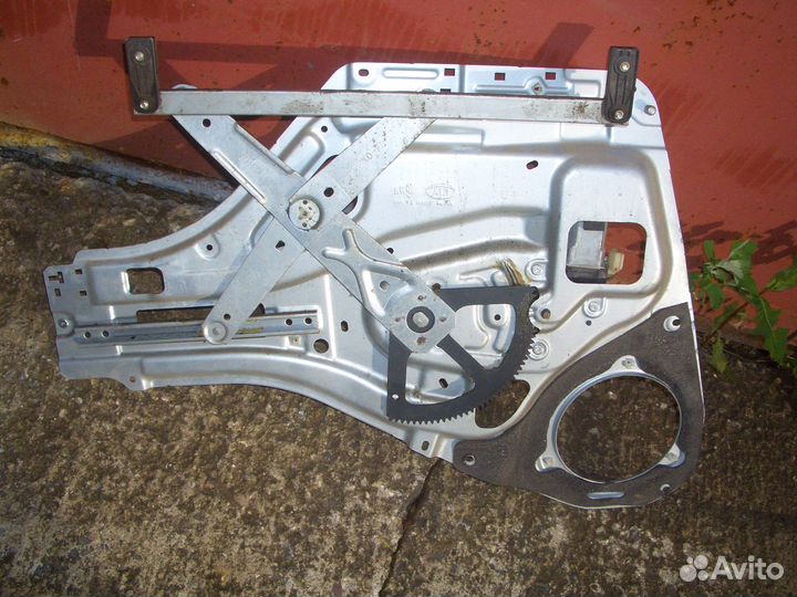 Стеклоподъёмник стекла двери Киа Спортейдж с 04