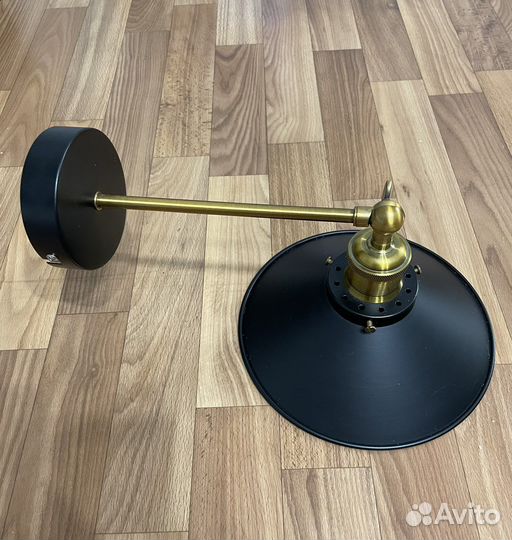 Светильник на стену