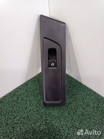 Кнопка стеклоподъемника VW Passat B7