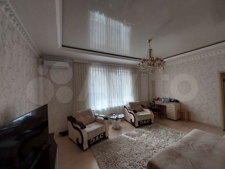 Дом 300 м² на участке 6 сот.